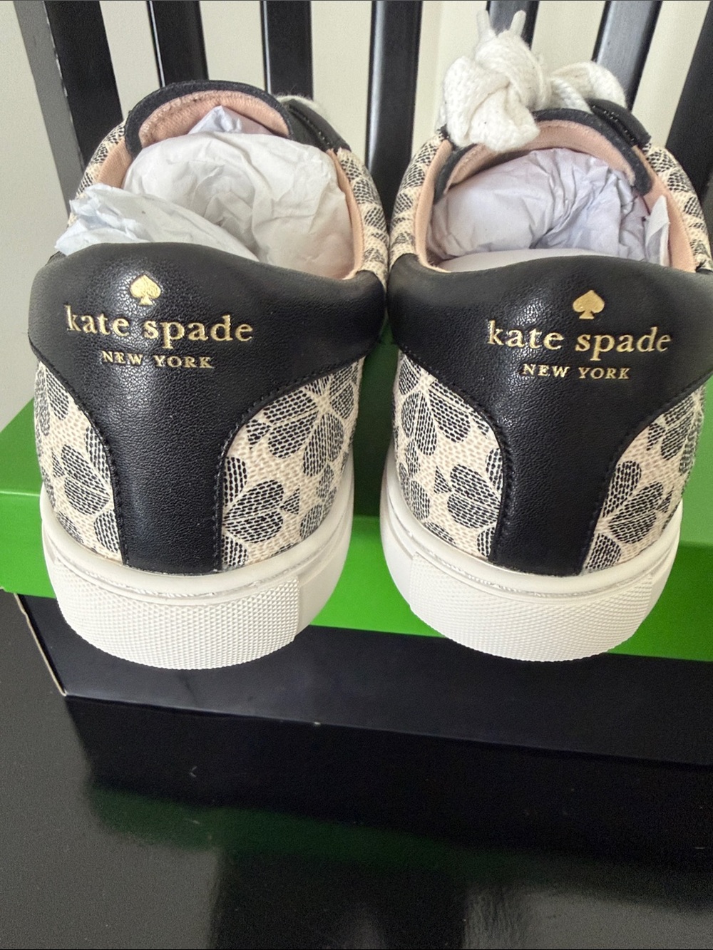 Kate Spade”Erin” Spade Flower 9 Black & White Leather Sneaker - Women NIB - Picture 5 of 7